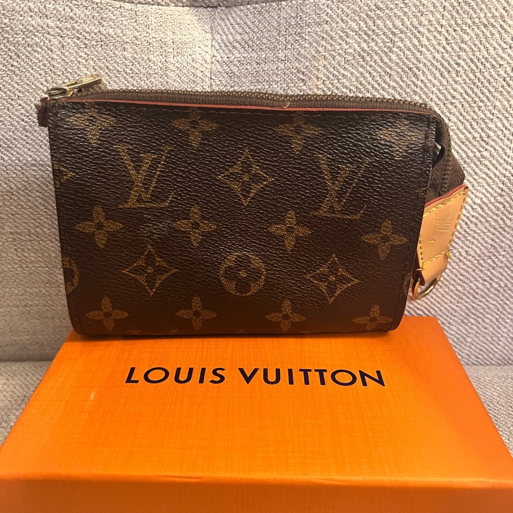 LV coin small bag.